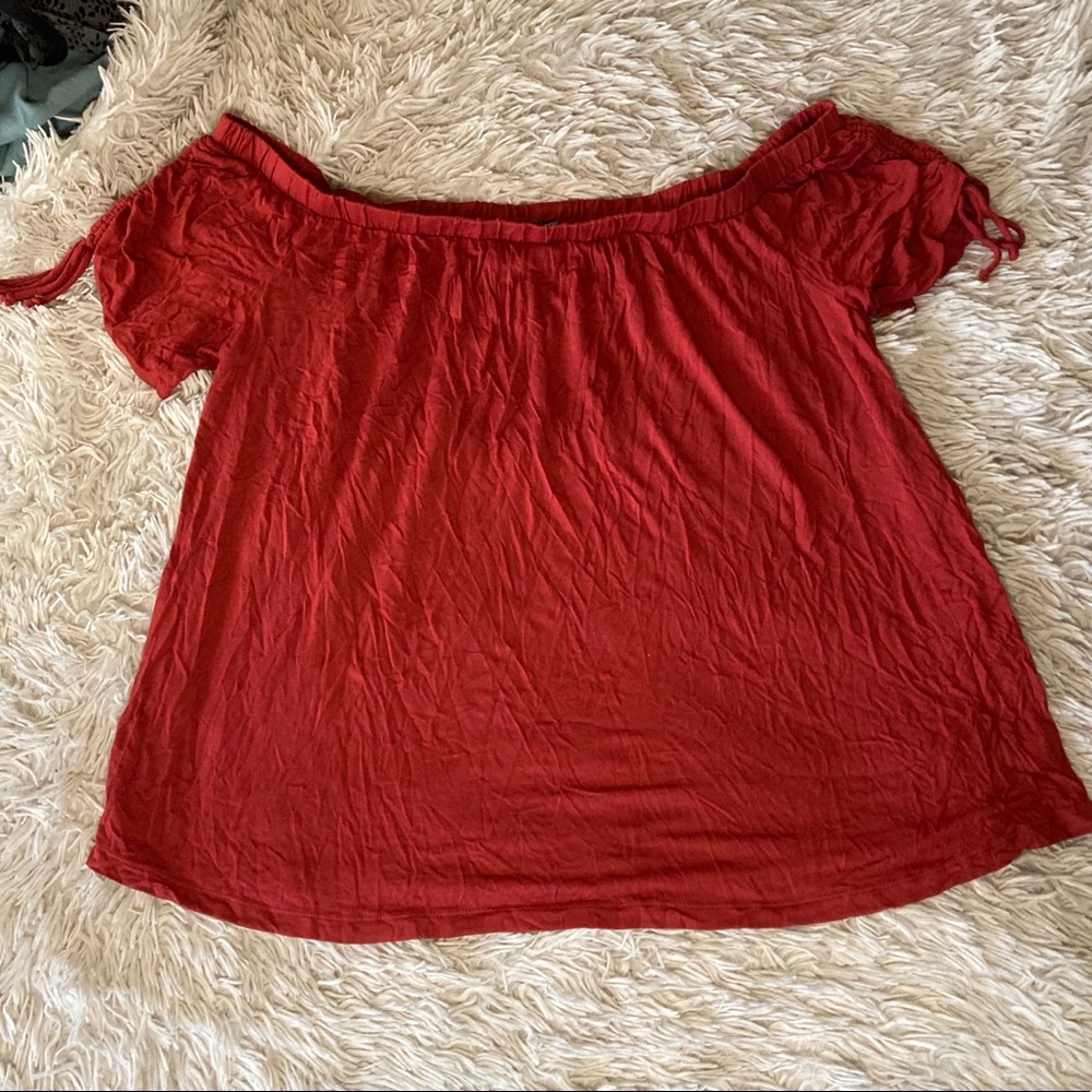 🍁 NEW Plus Size Ruched Sleeve Top!